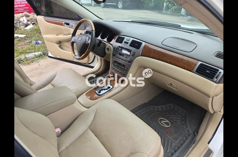 Premium 2005 Lexus ES330 - 3/7