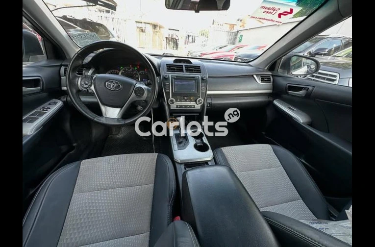 Super clean Toyota Camry xle for sale in Abuja, FCT - thumbnail 4