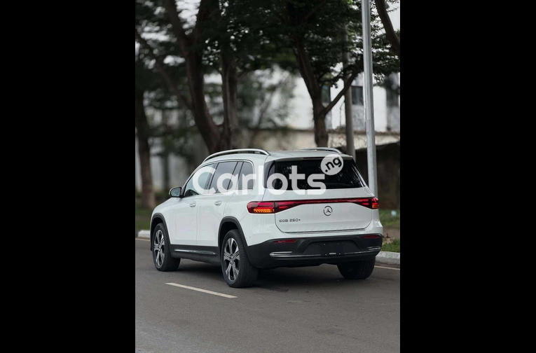 Foreign Used Mercedes EQB 250+ 2024 – Premium Electric SUV for sale in Asokoro, FCT - photo 7 of 7
