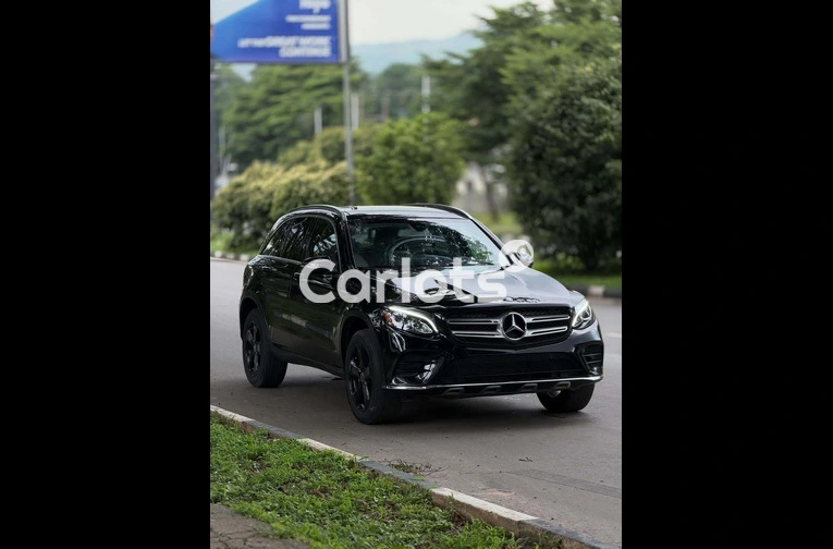 Clean 2018 Mercedes GLC300 – Foreign Used | Abuja for sale in Asokoro, FCT - thumbnail 3