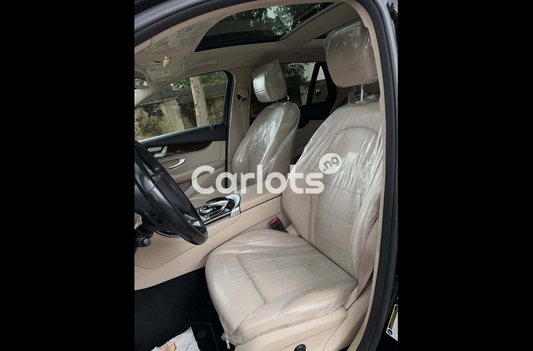 Clean 2018 Mercedes GLC300 – Foreign Used | Abuja for sale in Asokoro, FCT - thumbnail 6