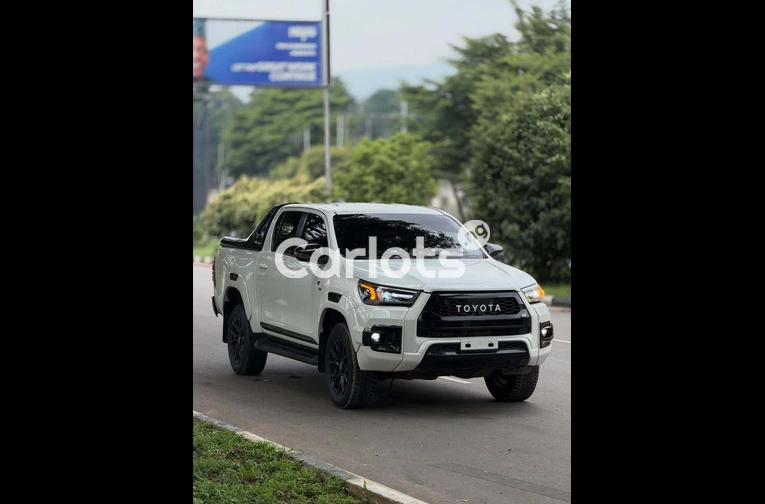 Toyota Hilux GR 2022 Foreign Used – Ready to Drive for sale in Asokoro, FCT - thumbnail 3