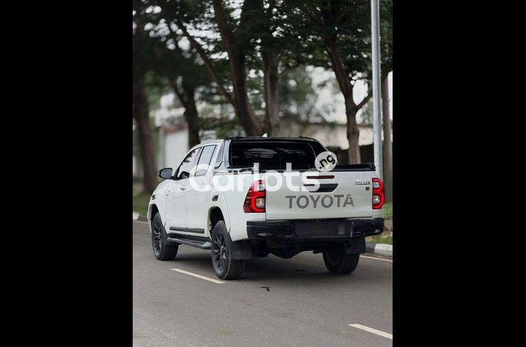 Toyota Hilux GR 2022 Foreign Used – Ready to Drive for sale in Asokoro, FCT - photo 7 of 7