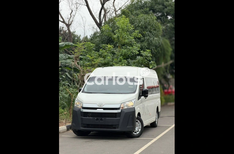 TOYOTA HIACE 2026