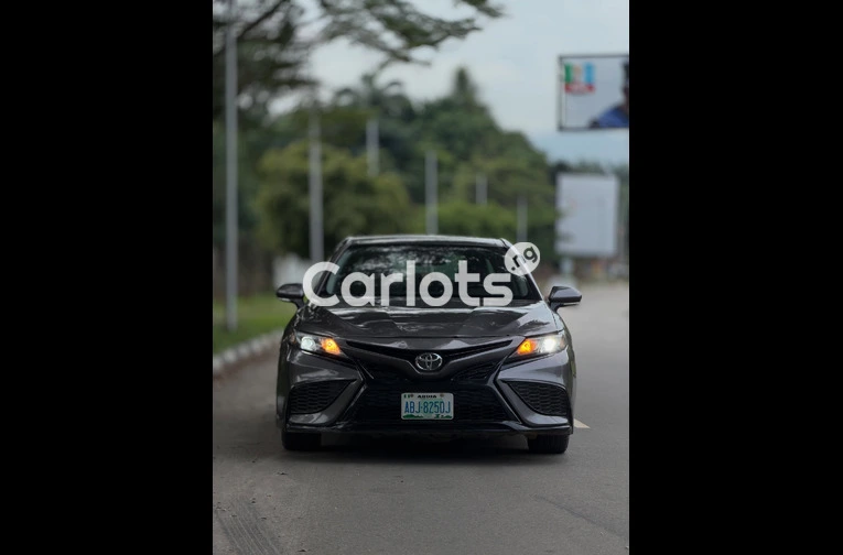Foreign Used 2021 TOYOTA CAMRY SE for sale in Asokoro, FCT - thumbnail 2