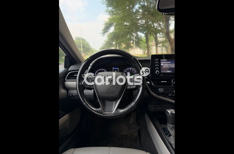 Foreign Used 2021 TOYOTA CAMRY SE for sale in Asokoro, FCT - photo 4 of 7