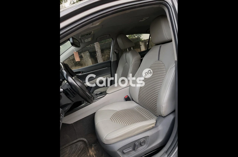 Foreign Used 2021 TOYOTA CAMRY SE for sale in Asokoro, FCT - thumbnail 6