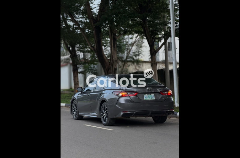 Foreign Used 2021 TOYOTA CAMRY SE for sale in Asokoro, FCT - thumbnail 7