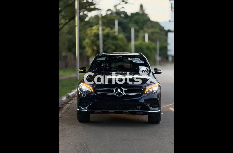 Foreign Used 2018 Mercedes-Benz GLC300 for sale in Asokoro, FCT - photo 2 of 7