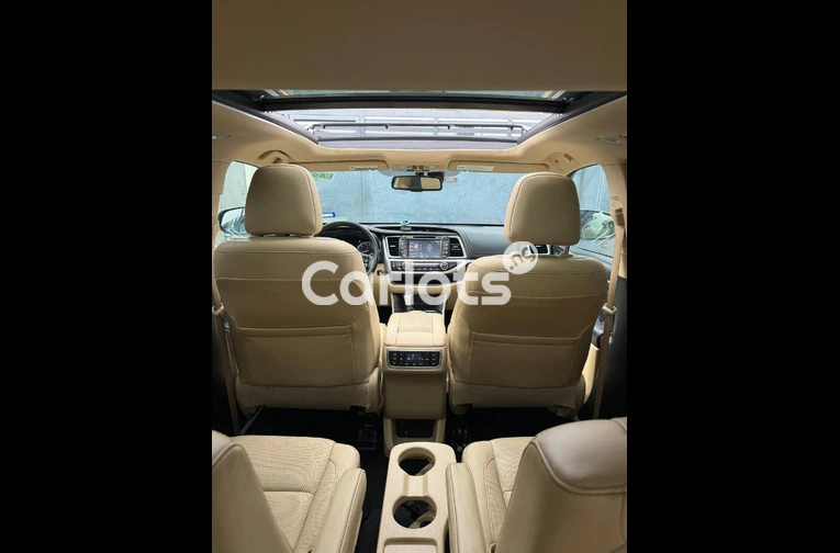 Foreign Used Toyota Highlander 2015 for sale in Alimosho, Lagos - photo 3 of 7