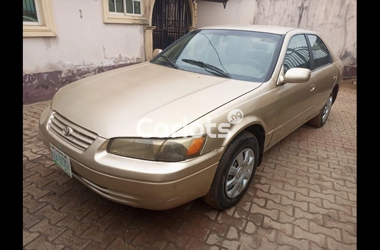 Clean Registered 2002 Toyota Camry LE for sale in Alimosho
