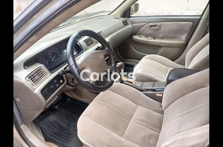 Nigerian Used Clean Registered 2002 Toyota Camry LE for sale in Alimosho, Lagos - thumbnail 2