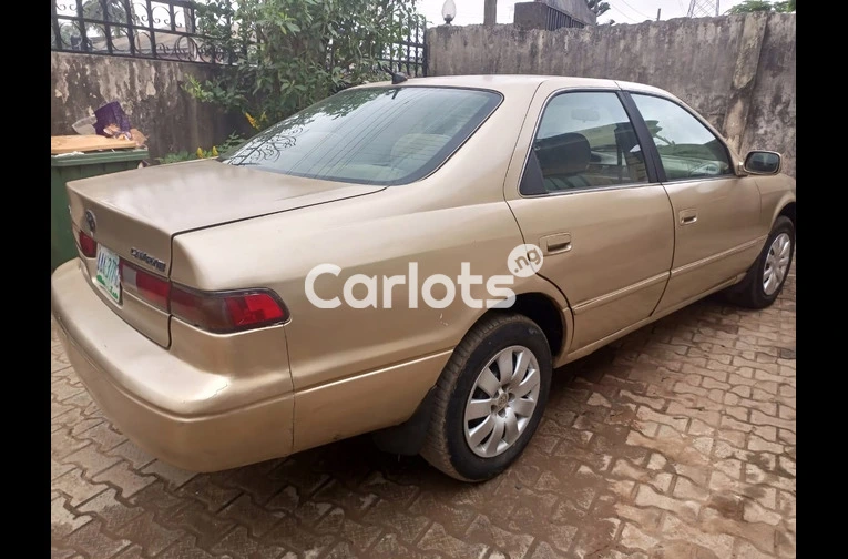 Nigerian Used Clean Registered 2002 Toyota Camry LE for sale in Alimosho, Lagos - thumbnail 5