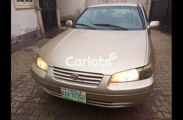 Nigerian Used Clean Registered 2002 Toyota Camry LE for sale in Alimosho, Lagos - thumbnail 6