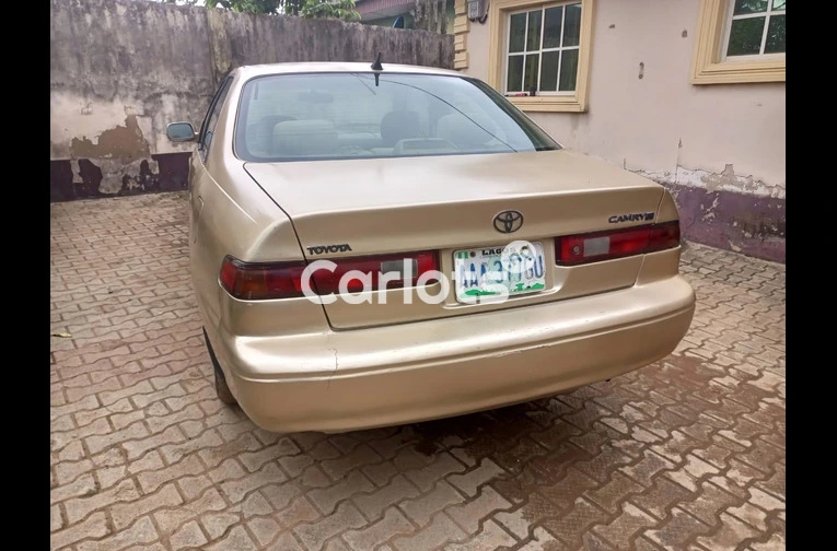 Nigerian Used Clean Registered 2002 Toyota Camry LE for sale in Alimosho, Lagos - thumbnail 7