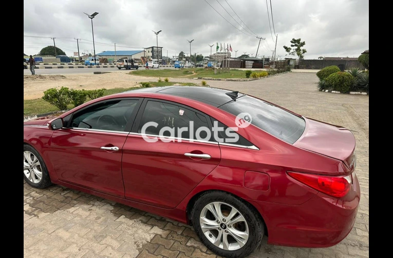 Foreign Used HYUNDAI SONATA RED LIMITED 2012 for sale in Ajah, Lagos - thumbnail 3