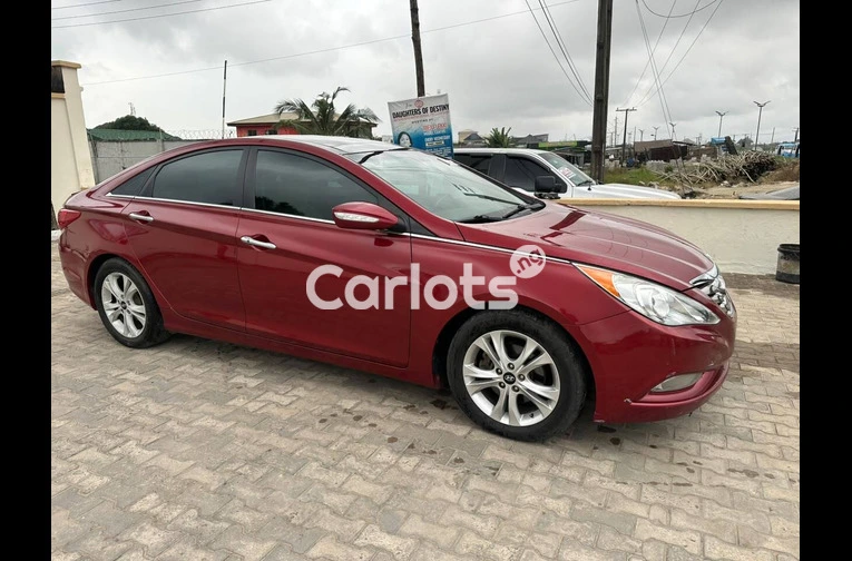 Foreign Used HYUNDAI SONATA RED LIMITED 2012 for sale in Ajah, Lagos - photo 5 of 7