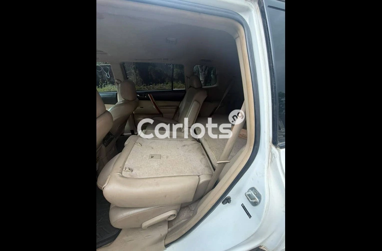 Nigerian Used 2009 LIMITED HIGHLANDER for sale in Garki, FCT - photo 6 of 7