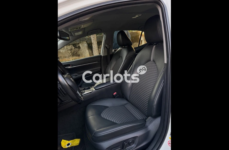 Foreign Used 2019 Toyota Camry SE for sale in Asokoro, FCT - thumbnail 6