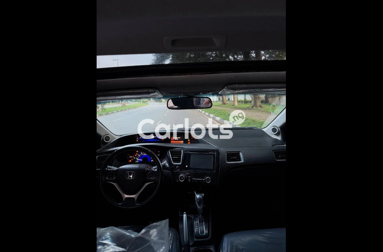 Local Used Honda Civic 2015 – Clean &amp; Reliable Sedan for sale in Asokoro, FCT - thumbnail 5