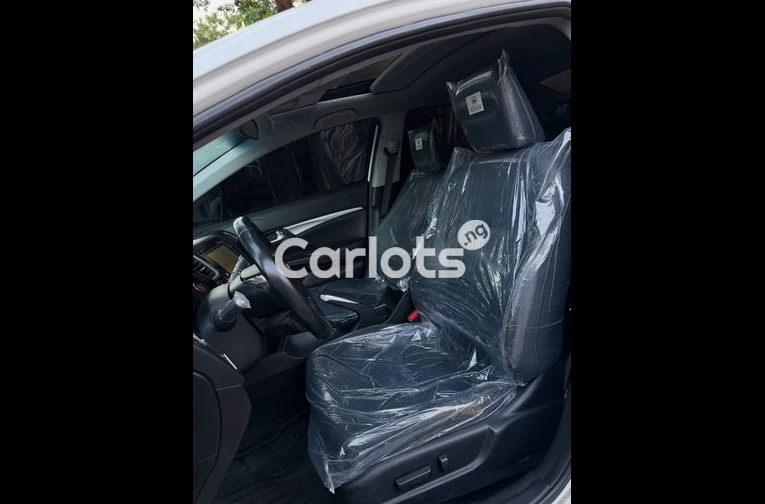 Local Used Honda Civic 2015 – Clean &amp; Reliable Sedan for sale in Asokoro, FCT - thumbnail 6