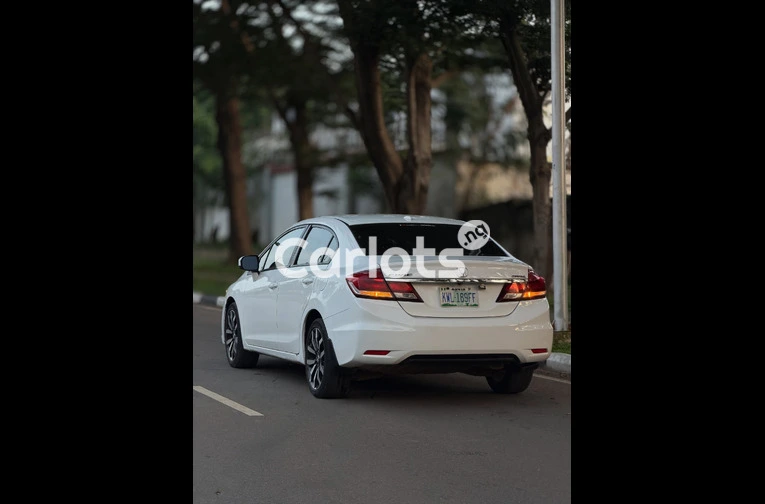 Local Used Honda Civic 2015 – Clean &amp; Reliable Sedan for sale in Asokoro, FCT - photo 7 of 7