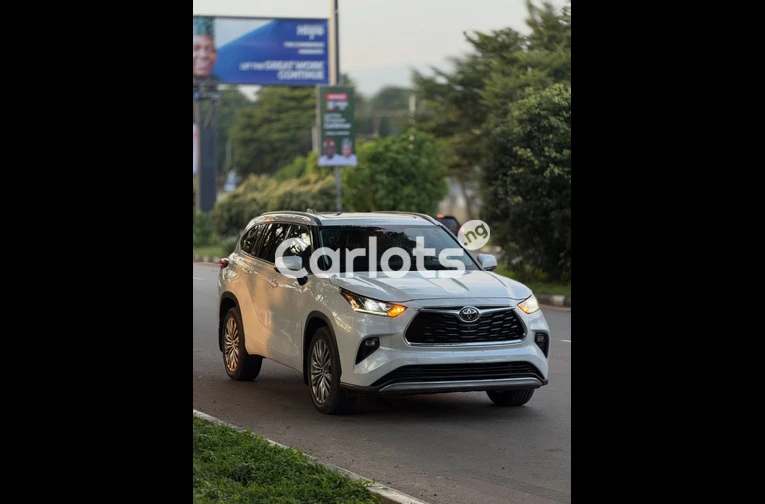 2023 Toyota Highlander - 3