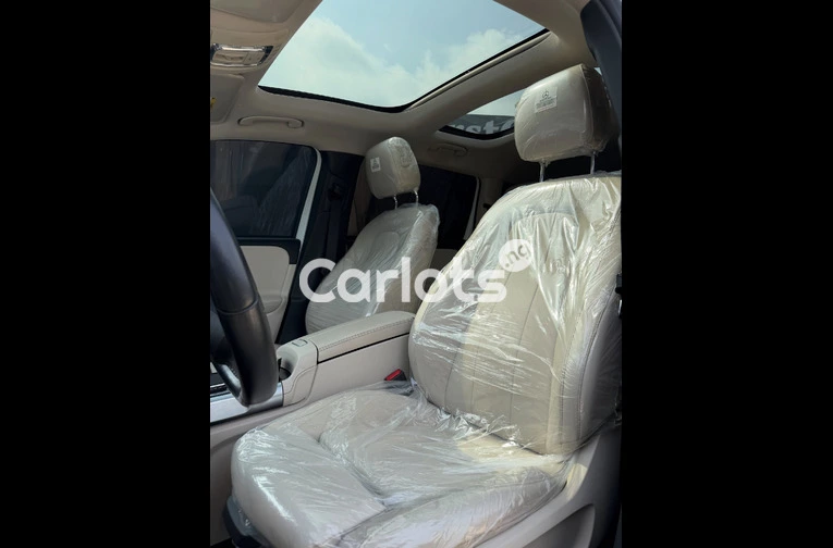 Foreign Used 2020 GLB250 — COMFORT, STYLE & PERFORMANCE for sale in Asokoro, FCT - photo 5 of 7
