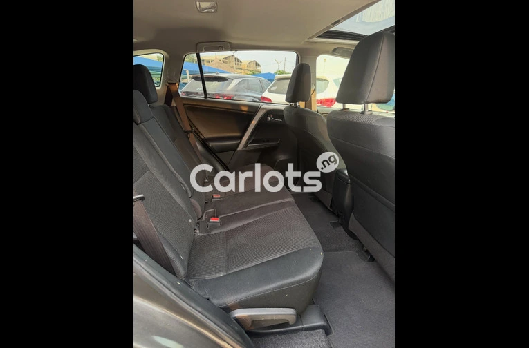 FOREIGN USED TOYOTA RAV4 — 2018 MODEL - 5/7