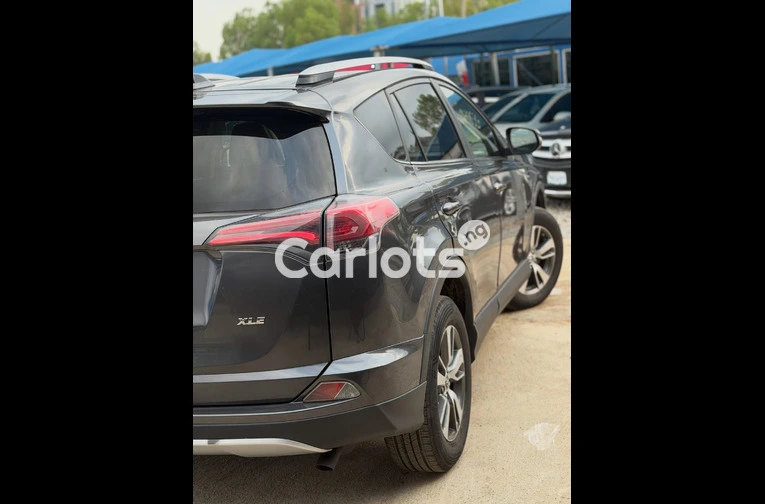 Foreign Used Toyota RAV4 2018 for sale in Asokoro, Abuja - photo 7 of 7