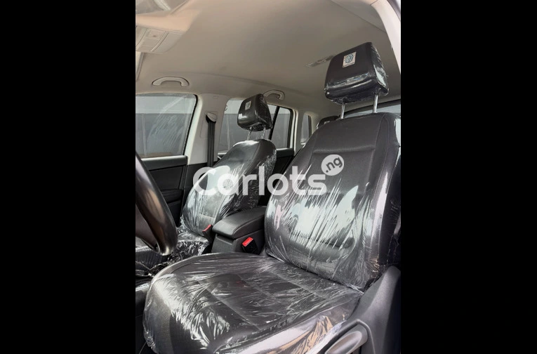FOREIGN USED 2018 VOLKSWAGEN TIGUAN — ABUJA for sale in Asokoro, FCT - photo 3 of 6