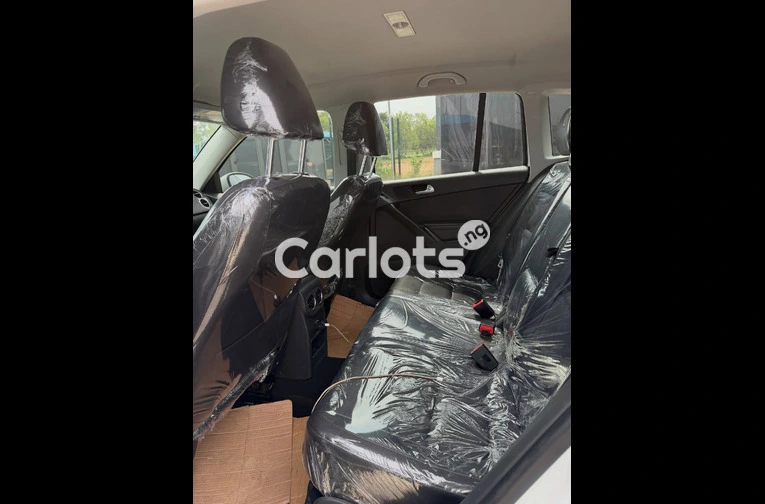 FOREIGN USED 2018 VOLKSWAGEN TIGUAN — ABUJA for sale in Asokoro, FCT - photo 6 of 6