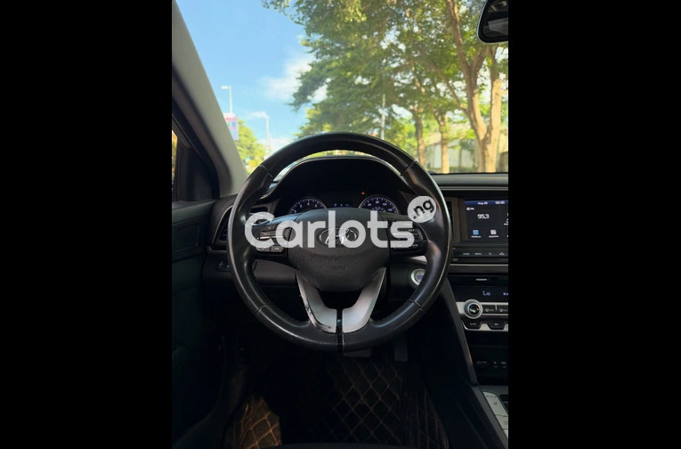 2019 HYUNDAI ELANTRA - 4/6