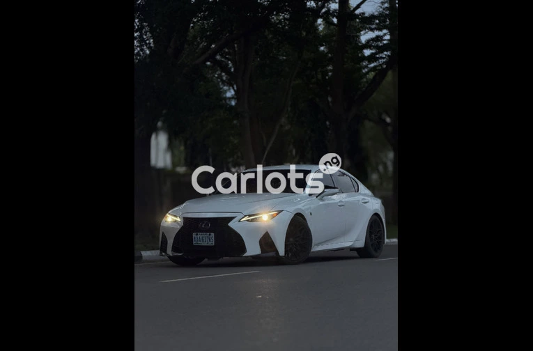 2021 LEXUS IS350