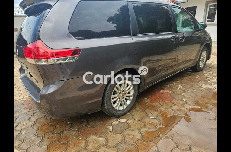 2012 Toyota Sienna XLE for sale in Ilorin