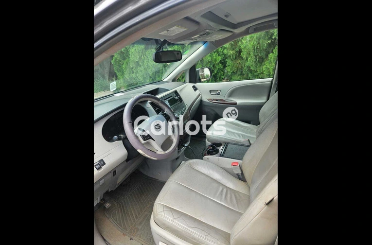 2012 Toyota Sienna XLE - 3