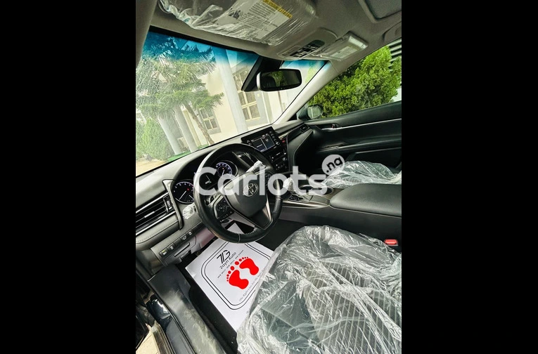 Foreign Used 2022 Toyota Camry SE for sale in Abuja - photo 4 of 7
