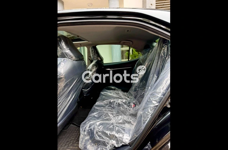 Foreign Used 2022 Toyota Camry SE for sale in Abuja - thumbnail 5