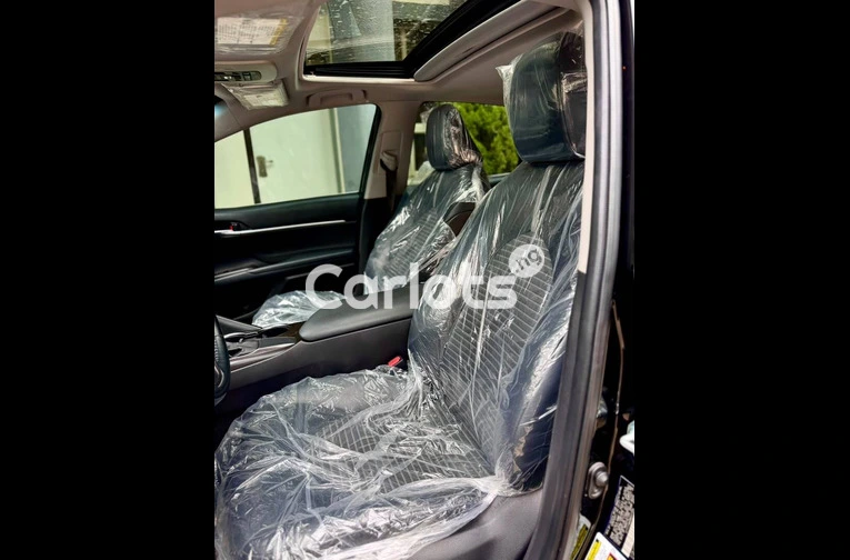 Foreign Used 2022 Toyota Camry SE for sale in Abuja - photo 6 of 7