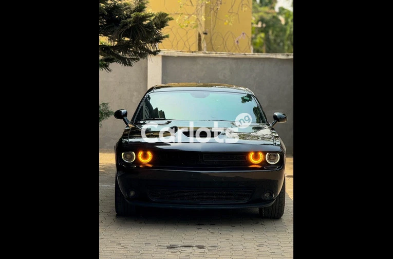 Foreign Used 2020 Dodge Challenger for sale in Abuja - photo 1 of 7