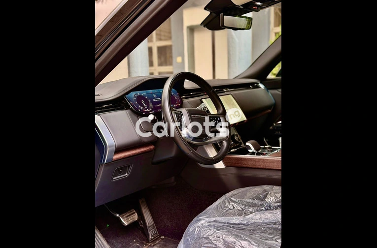 Foreign Used Land Rover Range Rover 2023 Black for sale in Abuja - photo 4 of 7