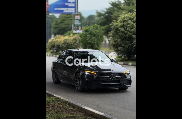 Foreign Used Clean 2023 C300 – Luxury, Comfort &amp; Performance for sale in Asokoro, FCT - thumbnail 3