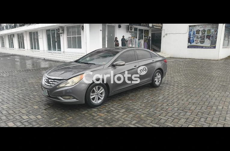 Nigerian Used 2012 Hyundai Sonata Limited-Edition for sale in Ajah, Lagos - photo 2 of 7