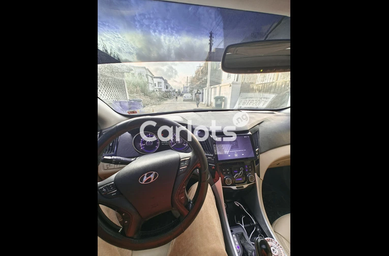 Nigerian Used 2012 Hyundai Sonata Limited-Edition for sale in Ajah, Lagos - thumbnail 5