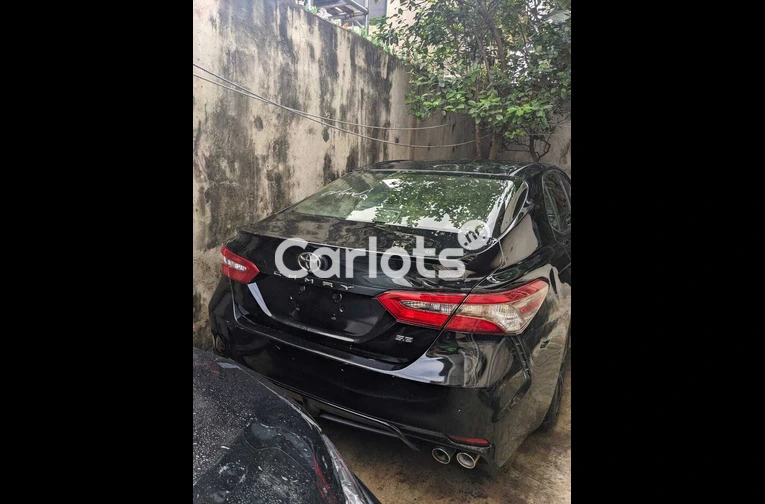 Foreign Used Toyota Camry 2018 Black for sale in Alimosho, Lagos - photo 2 of 6