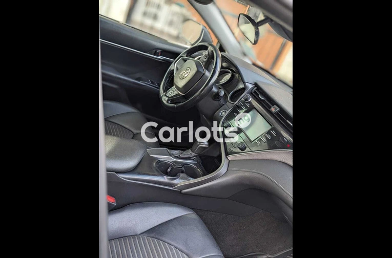 Foreign Used Toyota Camry 2018 Black for sale in Alimosho, Lagos - photo 3 of 6