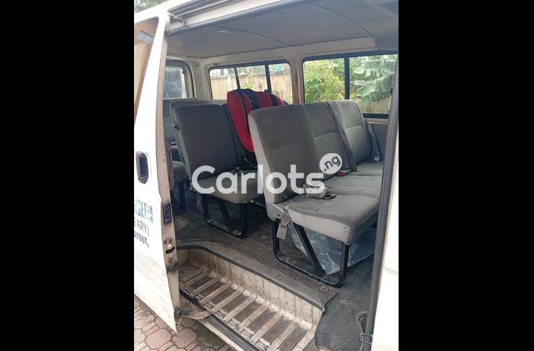 Nigerian Used 14 Seater Toyota Hiace Bus for sale in Ajah, Lagos - photo 3 of 7