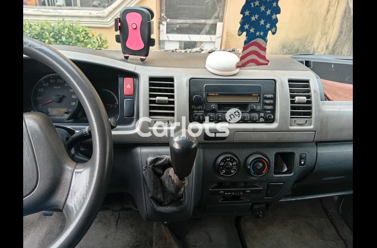 Nigerian Used 14 Seater Toyota Hiace Bus for sale in Ajah, Lagos - thumbnail 4