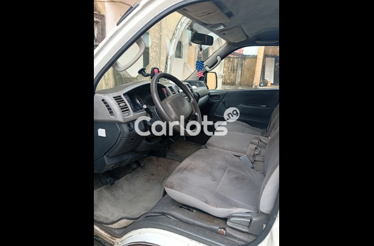 Nigerian Used 14 Seater Toyota Hiace Bus for sale in Ajah, Lagos - photo 5 of 7