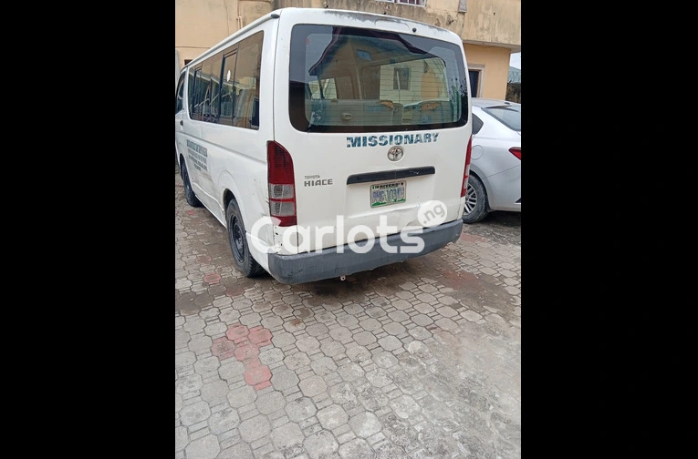 Nigerian Used 14 Seater Toyota Hiace Bus for sale in Ajah, Lagos - photo 6 of 7